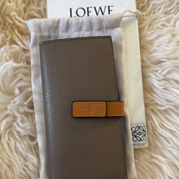 Loewe Large Vertical Wallet in Soft Grained Calfskin - Brand New - Picture 2 of 10